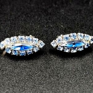 Vintage Petite Blue Rhinstone and Silver Toned Rhinestone Earings